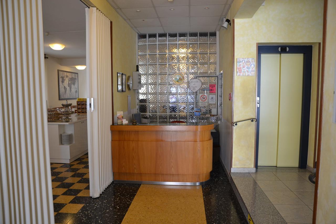 Albergo Larenzia Cattolica Exterior photo